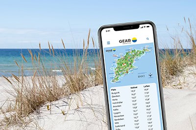 Mobiltelefon på stranden som visar Geabkollen.
