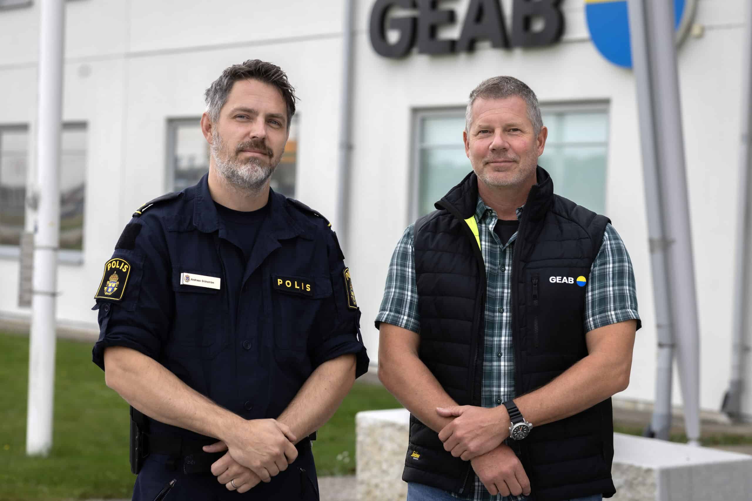 Andreas och Pär framför Geabs kontor.
